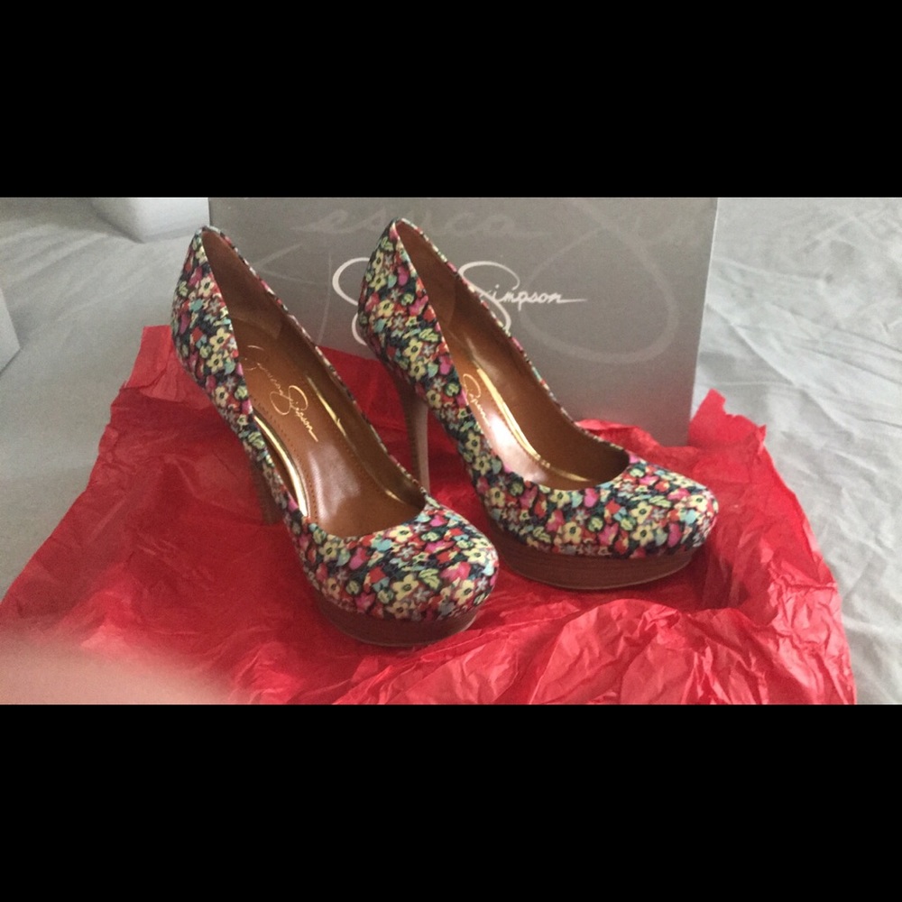 Beautiful Pumps - Picture 4 of 4